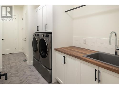 5650 The Edge Place Unit# 110, Kelowna, BC - Indoor Photo Showing Laundry Room