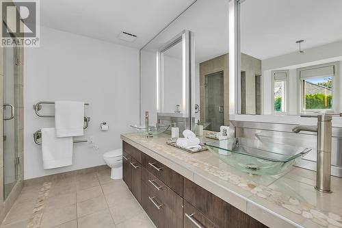 469 Carona Crescent, Kelowna, BC - Indoor Photo Showing Bathroom