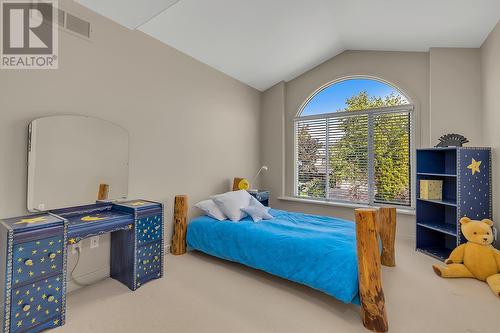 469 Carona Crescent, Kelowna, BC - Indoor Photo Showing Bedroom