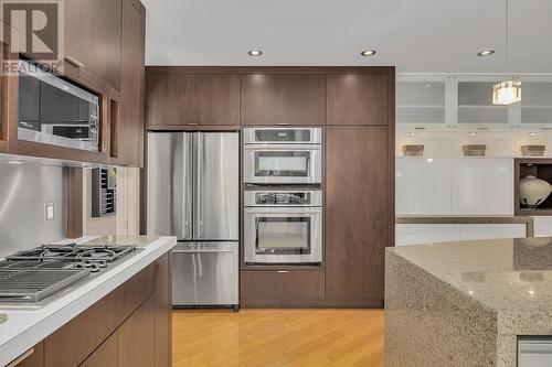 469 Carona Crescent, Kelowna, BC - Indoor Photo Showing Kitchen With Upgraded Kitchen