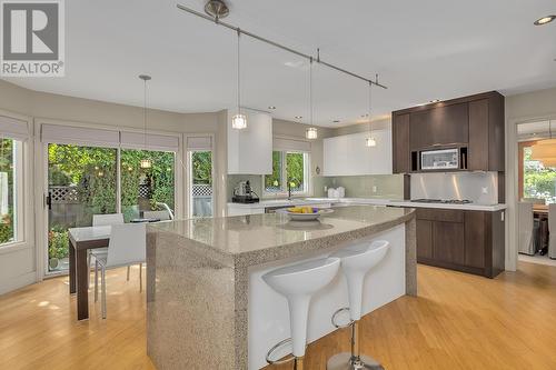 469 Carona Crescent, Kelowna, BC - Indoor Photo Showing Kitchen With Upgraded Kitchen