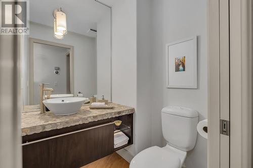 469 Carona Crescent, Kelowna, BC - Indoor Photo Showing Bathroom