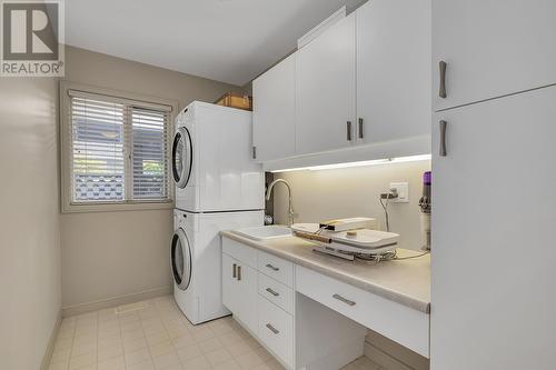 469 Carona Crescent, Kelowna, BC - Indoor Photo Showing Laundry Room