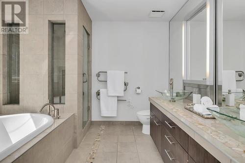 469 Carona Crescent, Kelowna, BC - Indoor Photo Showing Bathroom