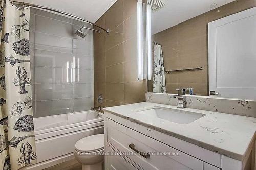 403-21 Clairtrell Rd, Toronto, ON - Indoor Photo Showing Bathroom