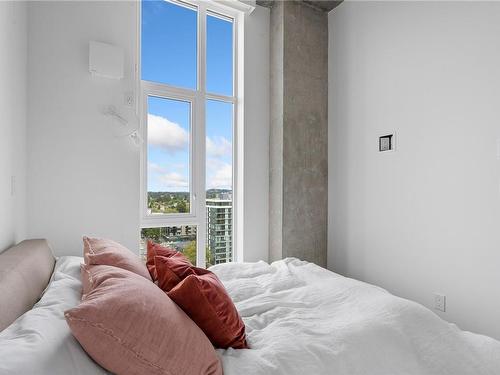 1503-1150 Cook St, Victoria, BC - Indoor Photo Showing Bedroom