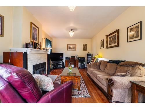 715 Kokanee Avenue, Nelson, BC - Indoor Photo Showing Living Room With Fireplace