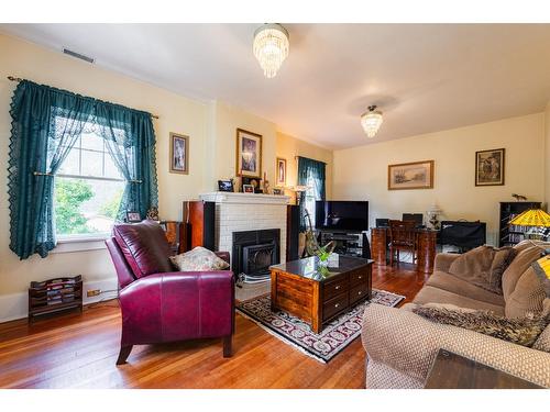 715 Kokanee Avenue, Nelson, BC - Indoor Photo Showing Living Room With Fireplace