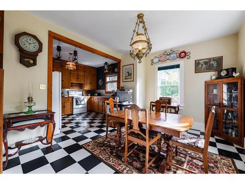 715 Kokanee Avenue, Nelson, BC - Indoor Photo Showing Dining Room