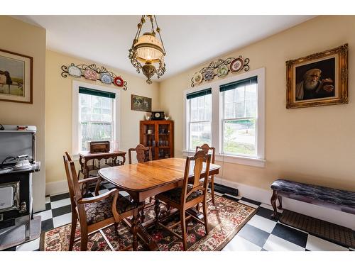 715 Kokanee Avenue, Nelson, BC - Indoor Photo Showing Dining Room