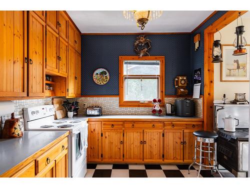 715 Kokanee Avenue, Nelson, BC - Indoor Photo Showing Kitchen