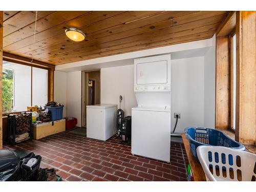 715 Kokanee Avenue, Nelson, BC - Indoor Photo Showing Laundry Room