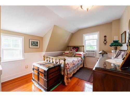 715 Kokanee Avenue, Nelson, BC - Indoor Photo Showing Bedroom