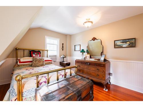 715 Kokanee Avenue, Nelson, BC - Indoor Photo Showing Bedroom