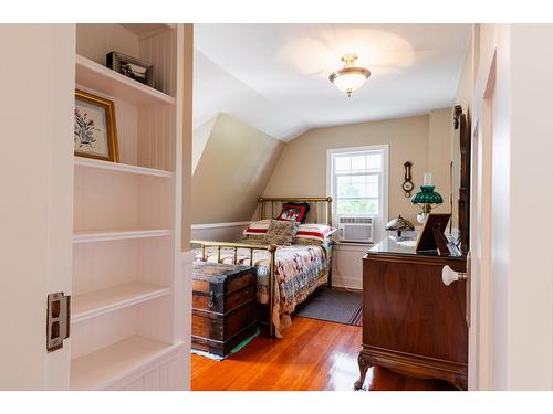 715 Kokanee Avenue, Nelson, BC - Indoor Photo Showing Bedroom