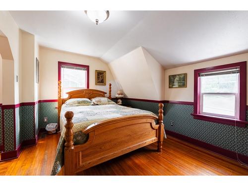 715 Kokanee Avenue, Nelson, BC - Indoor Photo Showing Bedroom