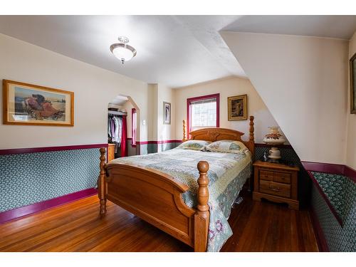 715 Kokanee Avenue, Nelson, BC - Indoor Photo Showing Bedroom