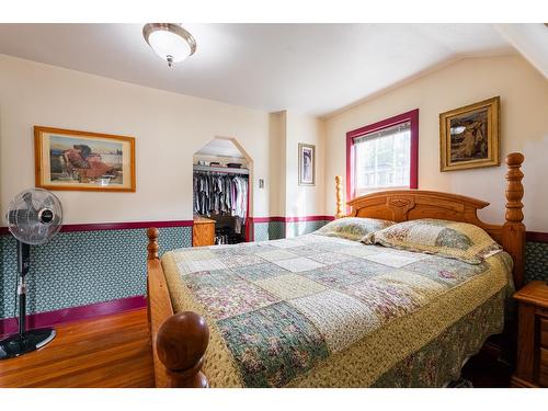 715 Kokanee Avenue, Nelson, BC - Indoor Photo Showing Bedroom