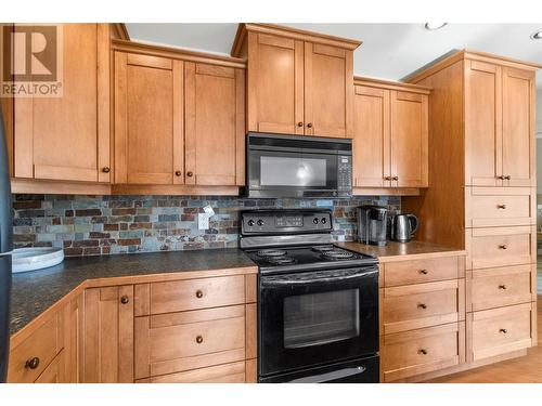 611 Shuswap Street Sw Unit# 103, Salmon Arm, BC - Indoor Photo Showing Kitchen