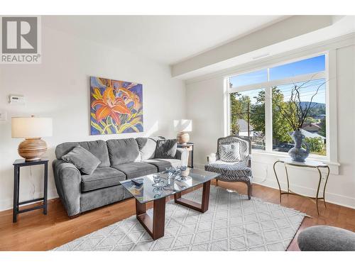 611 Shuswap Street Sw Unit# 103, Salmon Arm, BC - Indoor Photo Showing Living Room