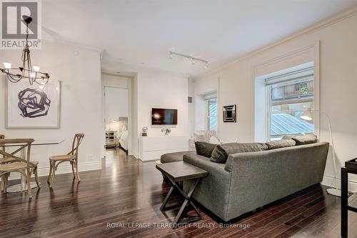 332 - 22 Leader Lane, Toronto, ON - Indoor Photo Showing Living Room