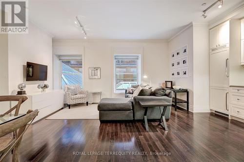 332 - 22 Leader Lane, Toronto, ON - Indoor Photo Showing Living Room