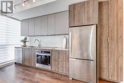 1402 - 2 Sonic Way, Toronto, ON - Indoor Photo Showing Kitchen