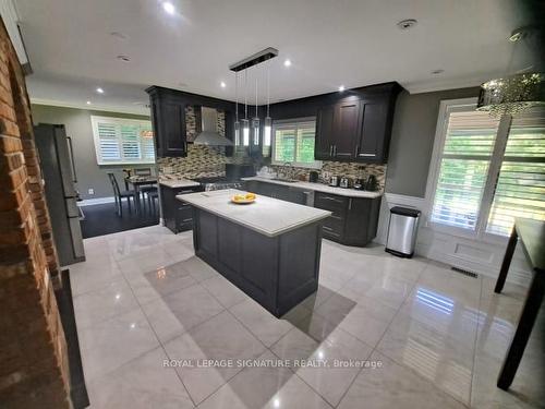 19 Shepherd Rd, Whitby, ON - Indoor Photo Showing Kitchen With Upgraded Kitchen