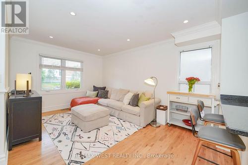 130 Hollis Avenue, Toronto, ON - Indoor Photo Showing Living Room