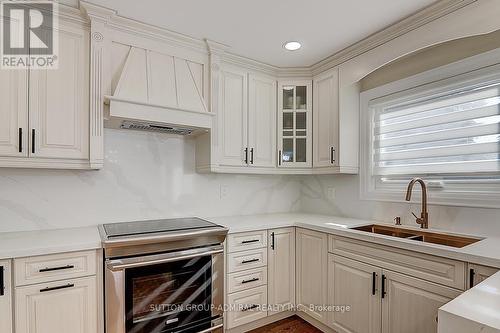 519 Highcliffe Drive, Vaughan, ON - Indoor Photo Showing Kitchen With Double Sink