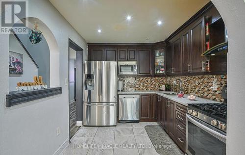 125 Oatfield Road, Brampton, ON - Indoor Photo Showing Kitchen With Stainless Steel Kitchen With Upgraded Kitchen