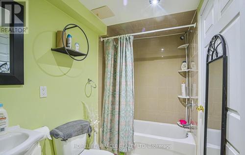 125 Oatfield Road, Brampton, ON - Indoor Photo Showing Bathroom