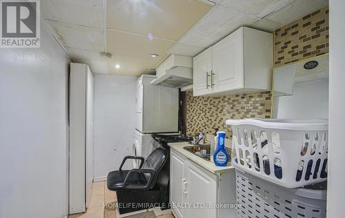 125 Oatfield Road, Brampton, ON - Indoor Photo Showing Laundry Room