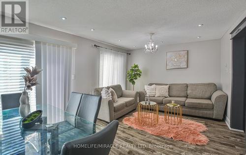 125 Oatfield Road, Brampton, ON - Indoor Photo Showing Living Room