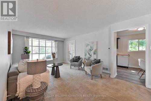 2610 Hayford Court, Mississauga, ON - Indoor Photo Showing Living Room