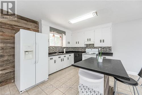 Main - 557 Stirling Avenue S, Kitchener, ON - Indoor Photo Showing Kitchen