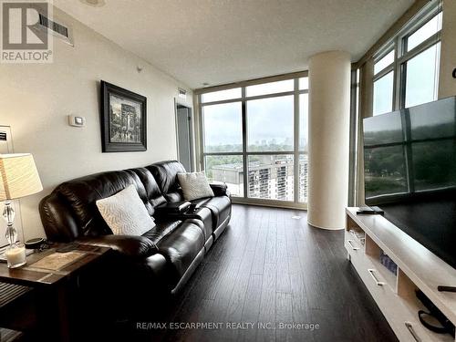 1102 - 1 Valhalla Inn Road, Toronto, ON - Indoor Photo Showing Living Room