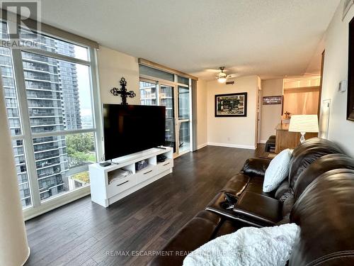 1102 - 1 Valhalla Inn Road, Toronto, ON - Indoor Photo Showing Living Room