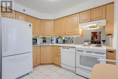 707 - 3 Marine Parade Drive, Toronto, ON - Indoor Photo Showing Kitchen