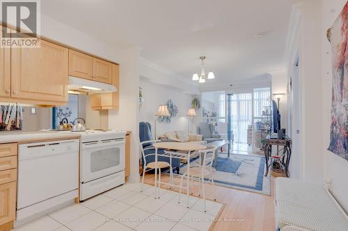 707 - 3 Marine Parade Drive, Toronto, ON - Indoor Photo Showing Kitchen