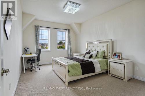 33 Ashcreek Drive, Brampton, ON - Indoor Photo Showing Bedroom