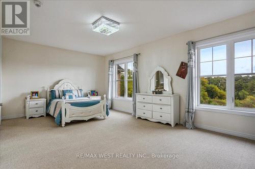 33 Ashcreek Drive, Brampton, ON - Indoor Photo Showing Bedroom