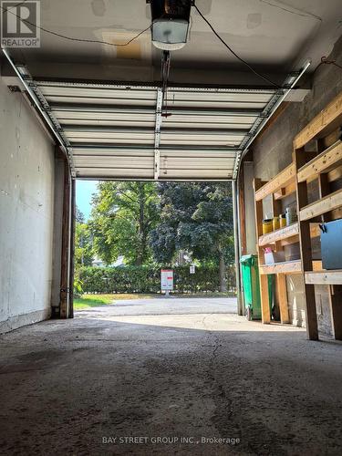 2549 Flannery Drive, Ottawa, ON - Indoor Photo Showing Garage