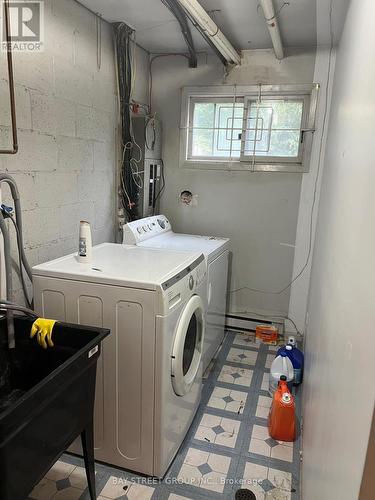 2549 Flannery Drive, Billings Bridge - Riverside Park And Area, ON - Indoor Photo Showing Laundry Room