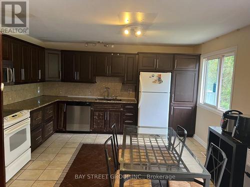 2549 Flannery Drive, Ottawa, ON - Indoor Photo Showing Kitchen