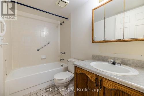 1112 - 1440 Heron Road S, Ottawa, ON - Indoor Photo Showing Bathroom