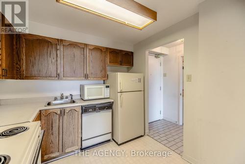 1112 - 1440 Heron Road S, Ottawa, ON - Indoor Photo Showing Kitchen