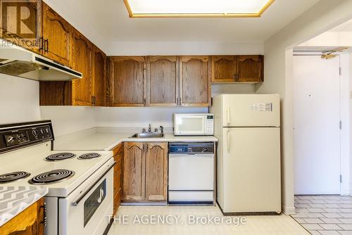 1112 - 1440 Heron Road S, Ottawa, ON - Indoor Photo Showing Kitchen