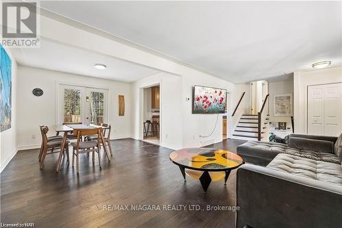 375 Mississauga Street, Niagara-On-The-Lake, ON - Indoor Photo Showing Living Room