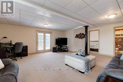 4127 Walcot Court, Lincoln, ON - Indoor Photo Showing Living Room